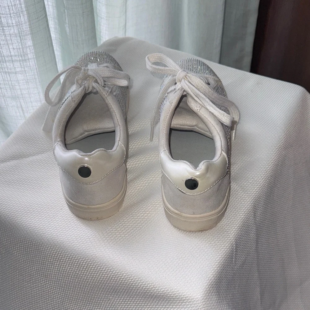 Material Girl Melanie Women 8M White Silver Rhinestone Embellished Sneaker Shoes